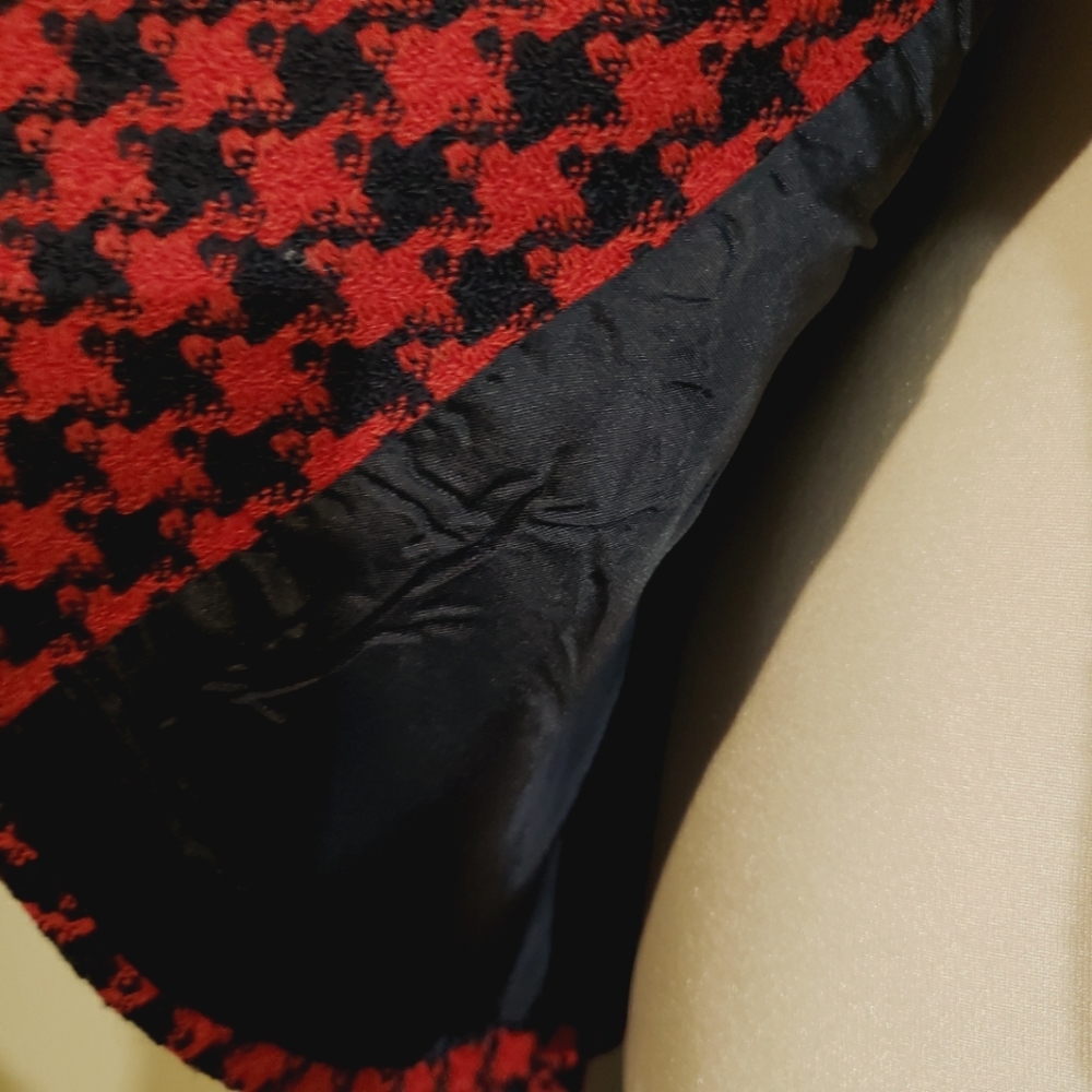Classic blazer. Herringbone blazer in red and black. - Picture 6 of 8